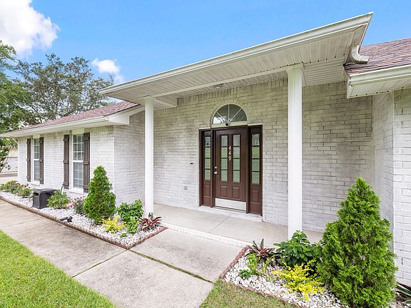 3rd image of 449 Ruckel Dr
