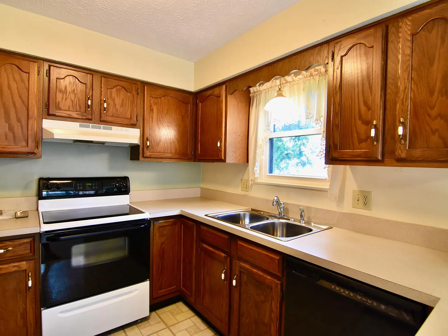 2 bed, 1140 sqft, $1,950 — Photo 4