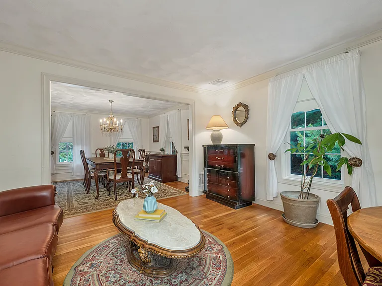8 Hemlock Ln — Photo 11