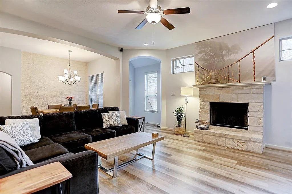 3 bed, 2.0 bath, 1737 sqft, $2,100 — Photo 3
