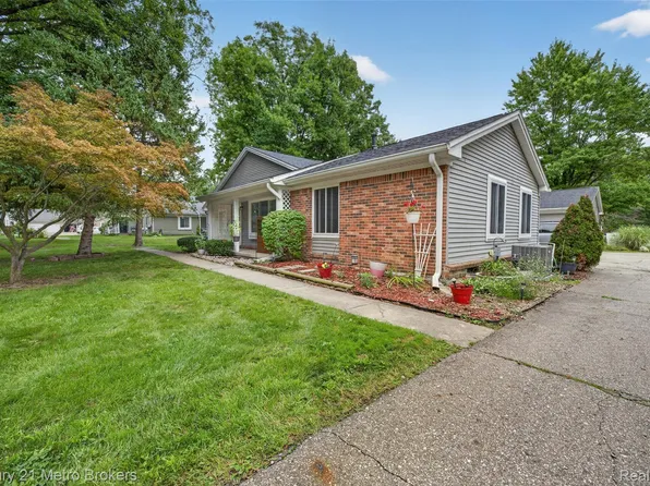 1312 Leisure Dr, Flint, MI 48507