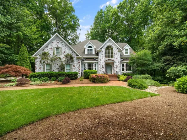 211 Birkhaven Dr, Cary, NC 27518