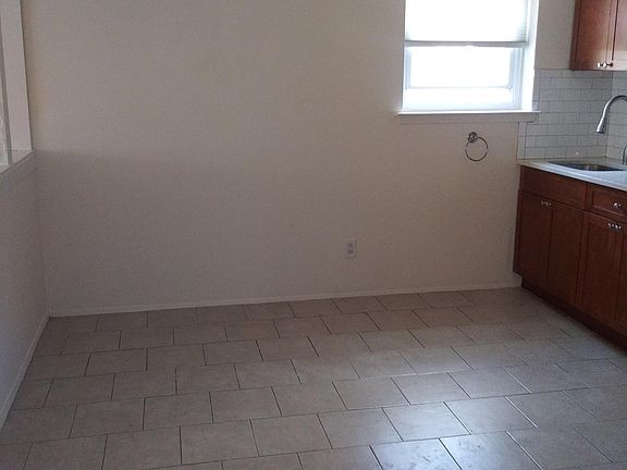 3rd image of 1519 Bayview Ave APT 2