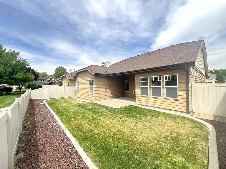 717 W Claire St — Photo 40