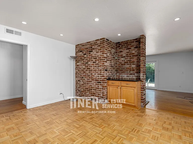 9136 Cecile Way — Photo 9