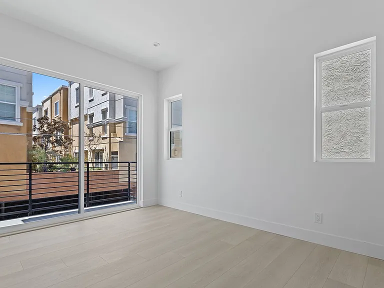 1815 Barry Ave — Photo 31