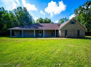 701 Cedar St, Waveland, MS 39576