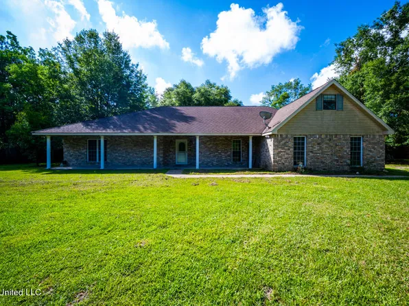 701 Cedar St, Waveland, MS 39576