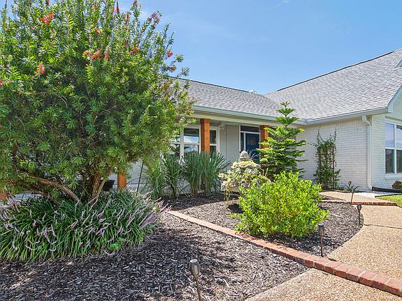 5th image of 107 Loyola Ln