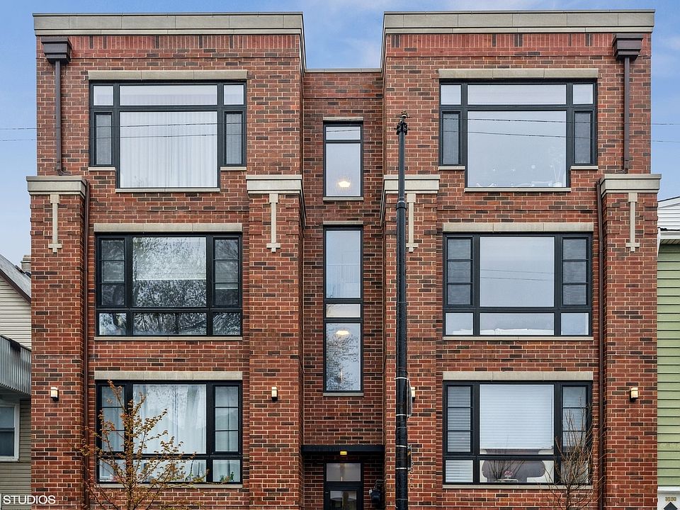1st image of 3046 N California Ave Unit 201