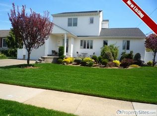 12 Norman Pl, Massapequa, NY 11758