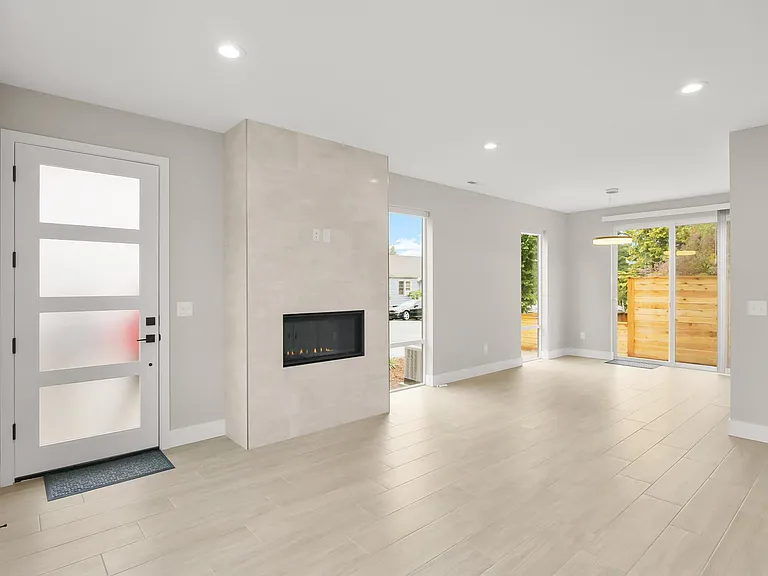 3275 SE Francis St — Photo 2