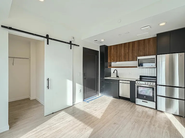 2059 19th St - Web Quality - 026 - 62 Apartment 1 1405