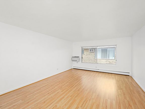 2nd image of 1115 N Harlem Ave Front 2C