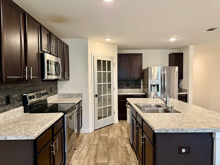 6420 Churchill Cir — Photo 10