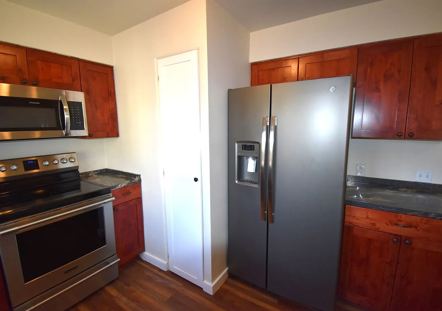1174 & 1178 Hiatt St. — Photo 3
