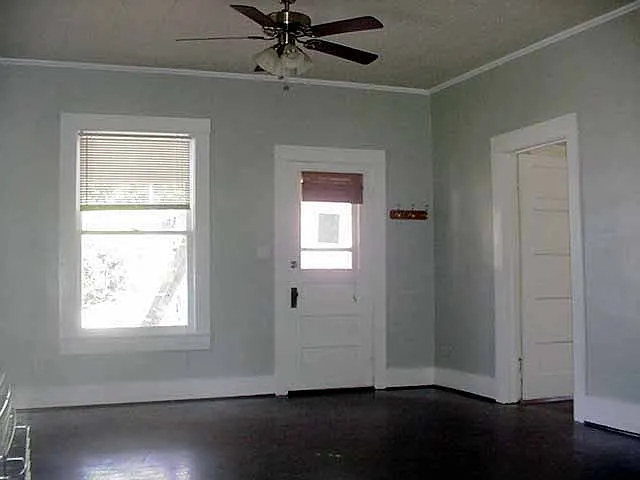 911 N El Paso Ave — Photo 3