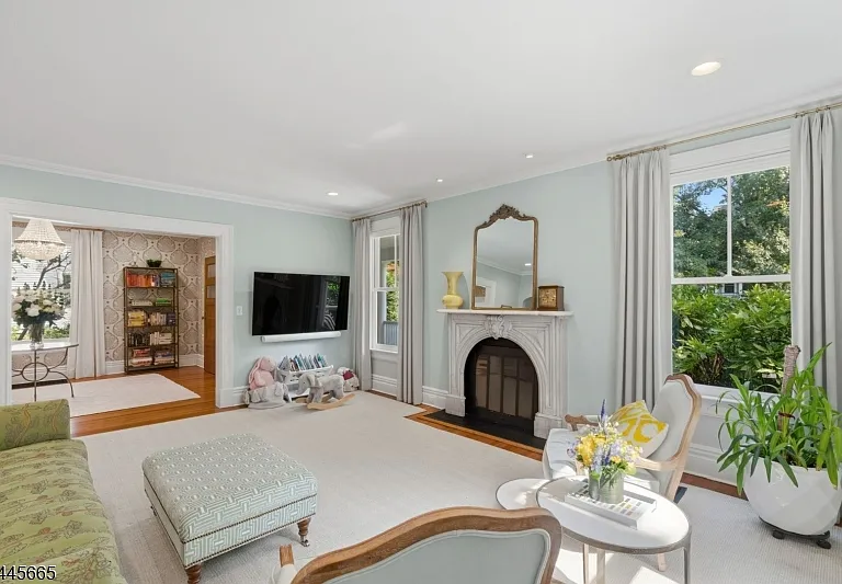 40 Oakwood Ave — Photo 8