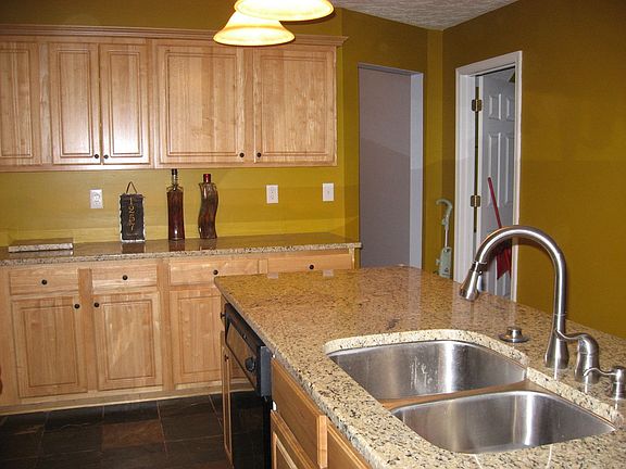 3rd picture of kitchen