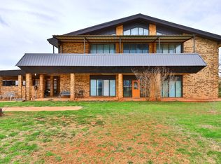 1302 Air Base Rd, Tye, TX 79563