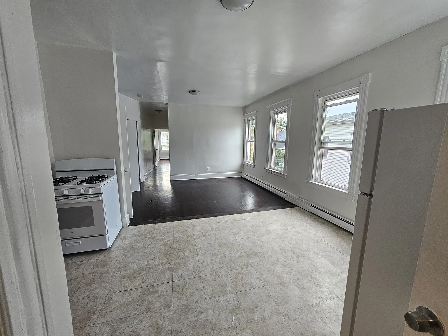 2 bed, 950 sqft, $1,300 — Photo 4