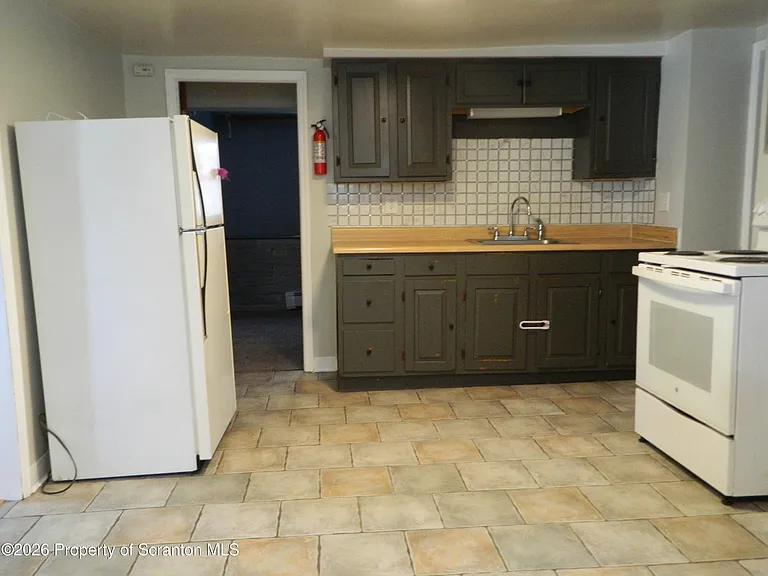 826 Prospect Ave #FRONT HOUSE REAR — Photo 3