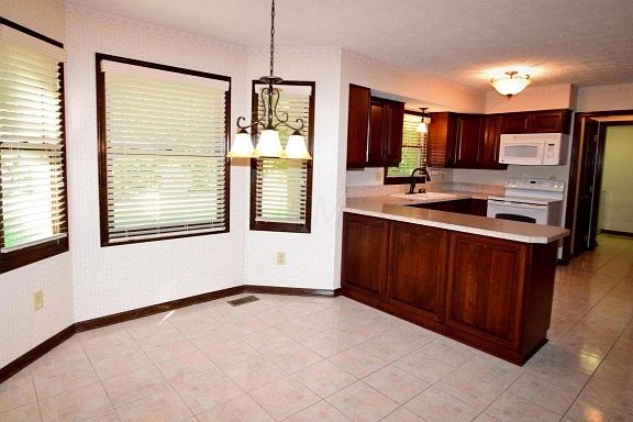 5th image of 25 Massey Dr