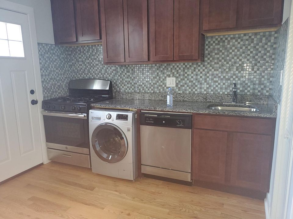 1st image of 645 W Oakdale Ave