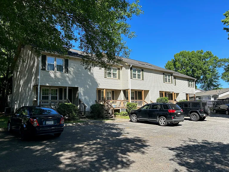 107 Rainbow Cir #9 — Photo 1