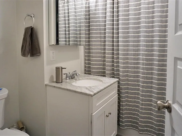 15 Ashland St — Photo 6