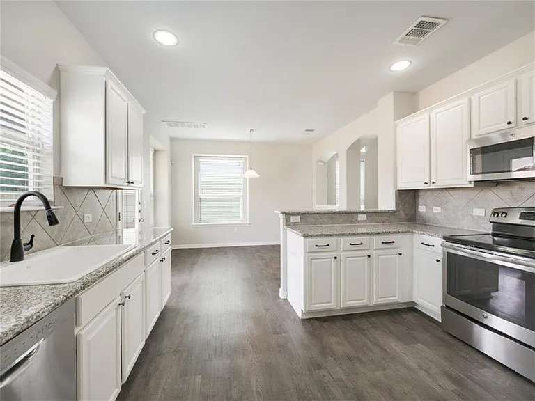 12112 Timber Arch Ln — Photo 7