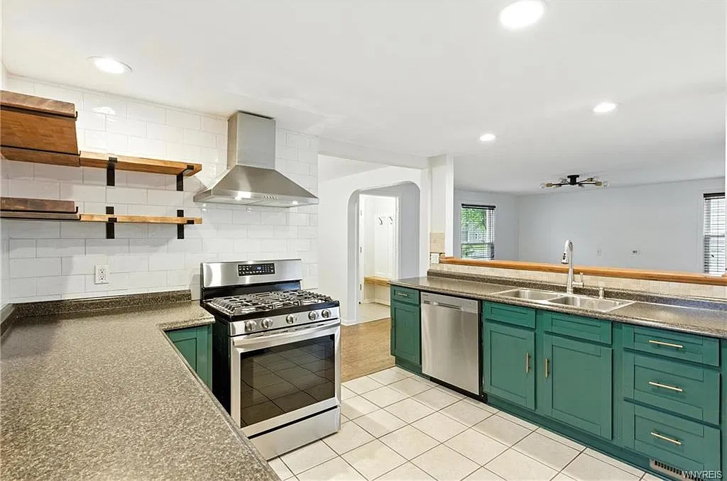 4 bed, 1488 sqft, $2,900 — Photo 2