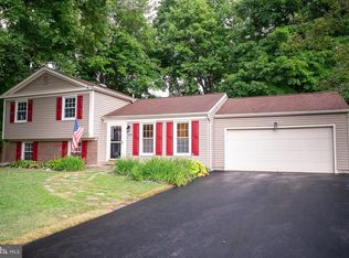 1552 Powells Tavern Pl, Herndon, VA 20170