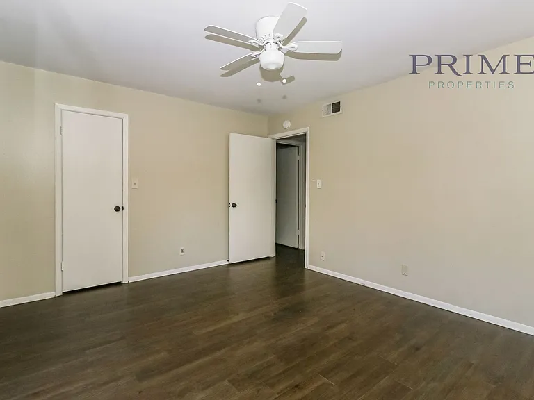 500 E Riverside Dr #135 — Photo 7