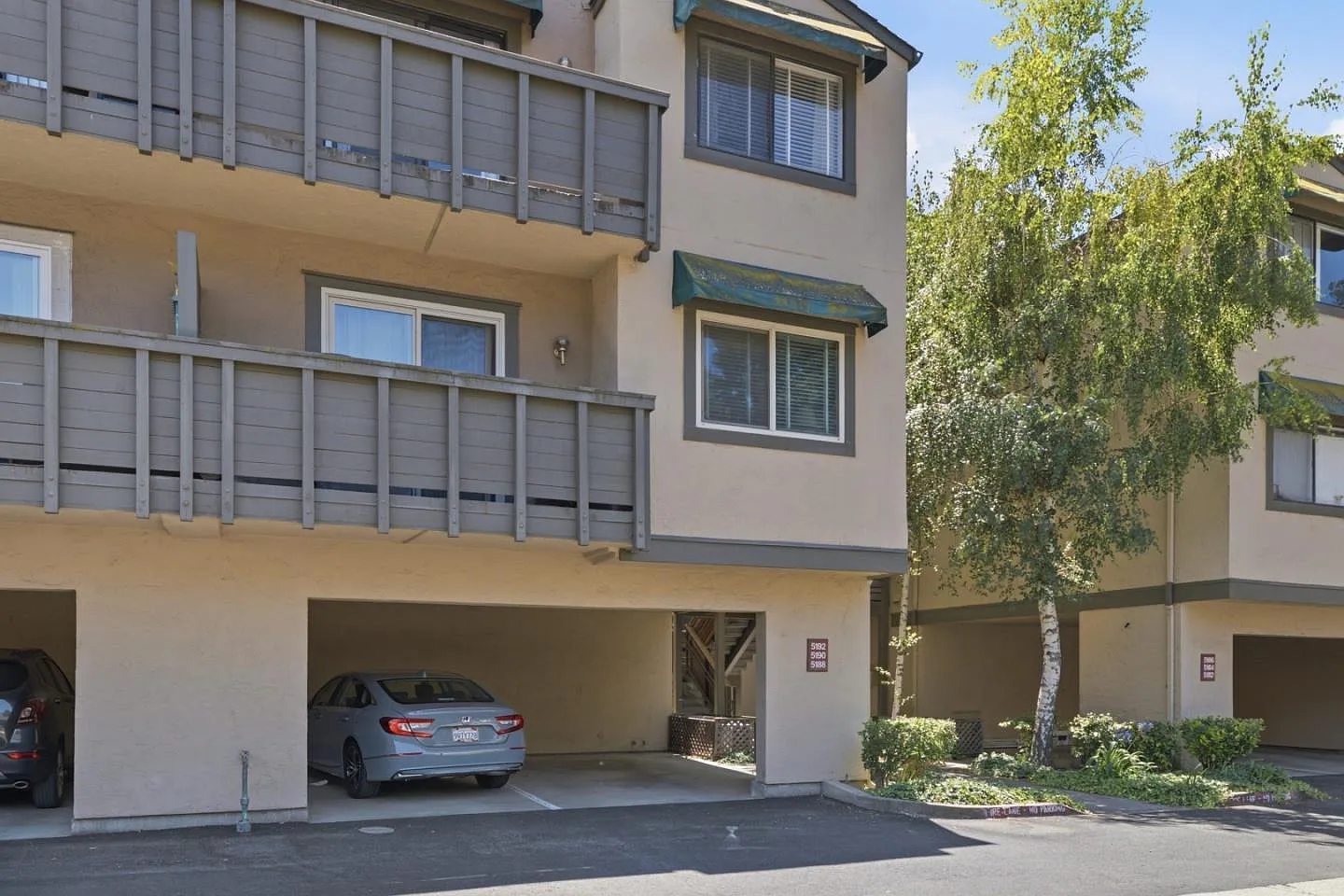 2 bed, 1233 sqft, $3,600 — Photo 2