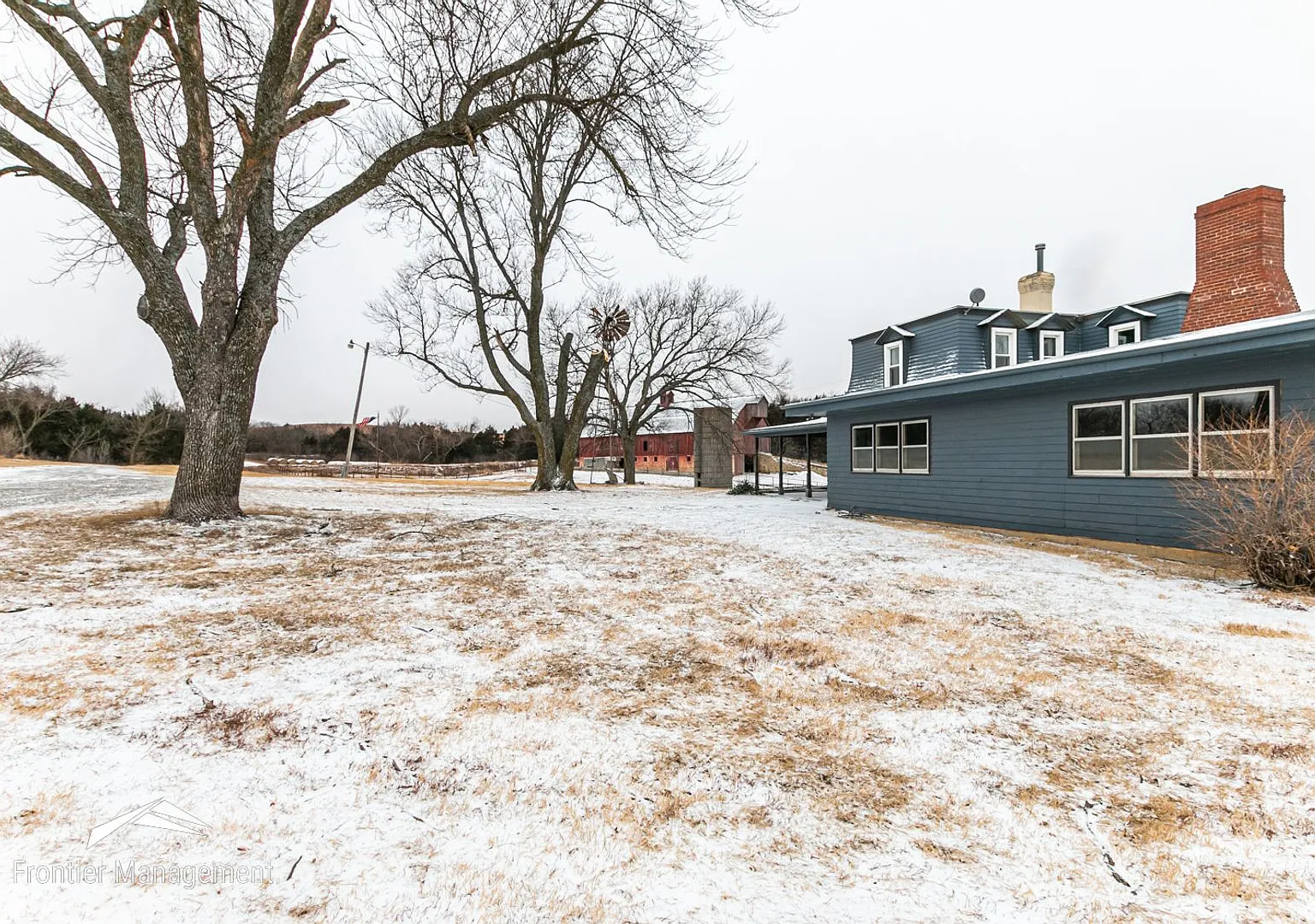 Charming 4 bedroom home located outside of Alma, KS — Photo 2