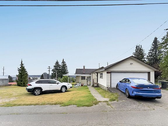 4th image of 319 8th Ave E