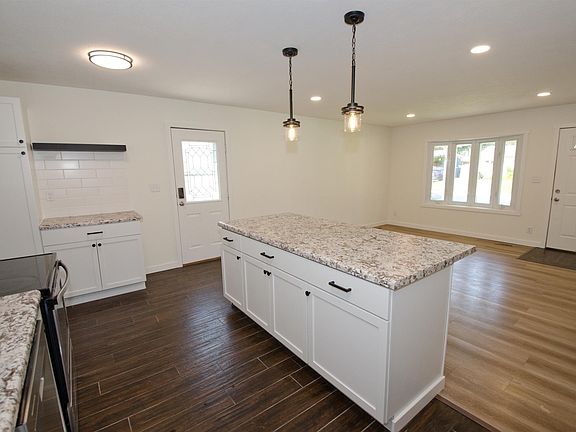 5th image of 2317 Apache Dr