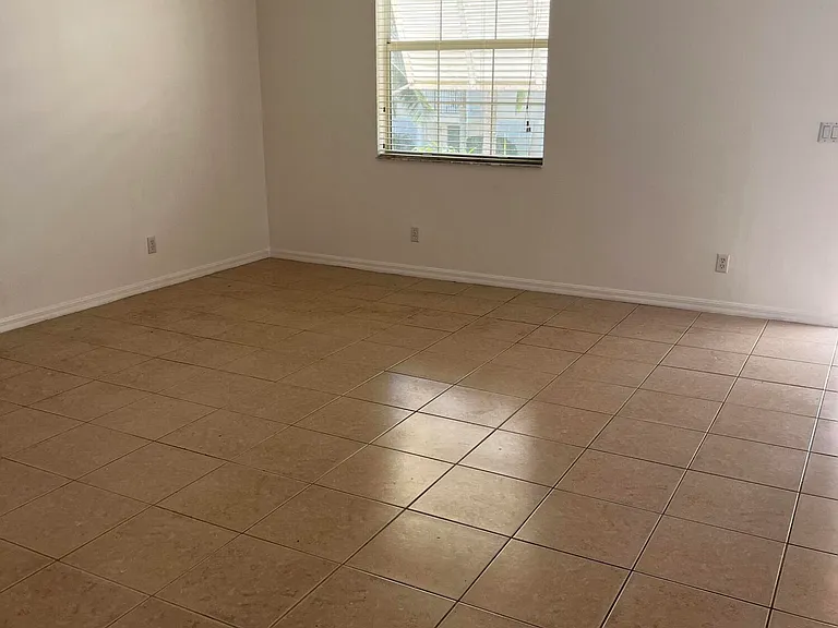 1554 Limetree Bay Ave — Photo 12