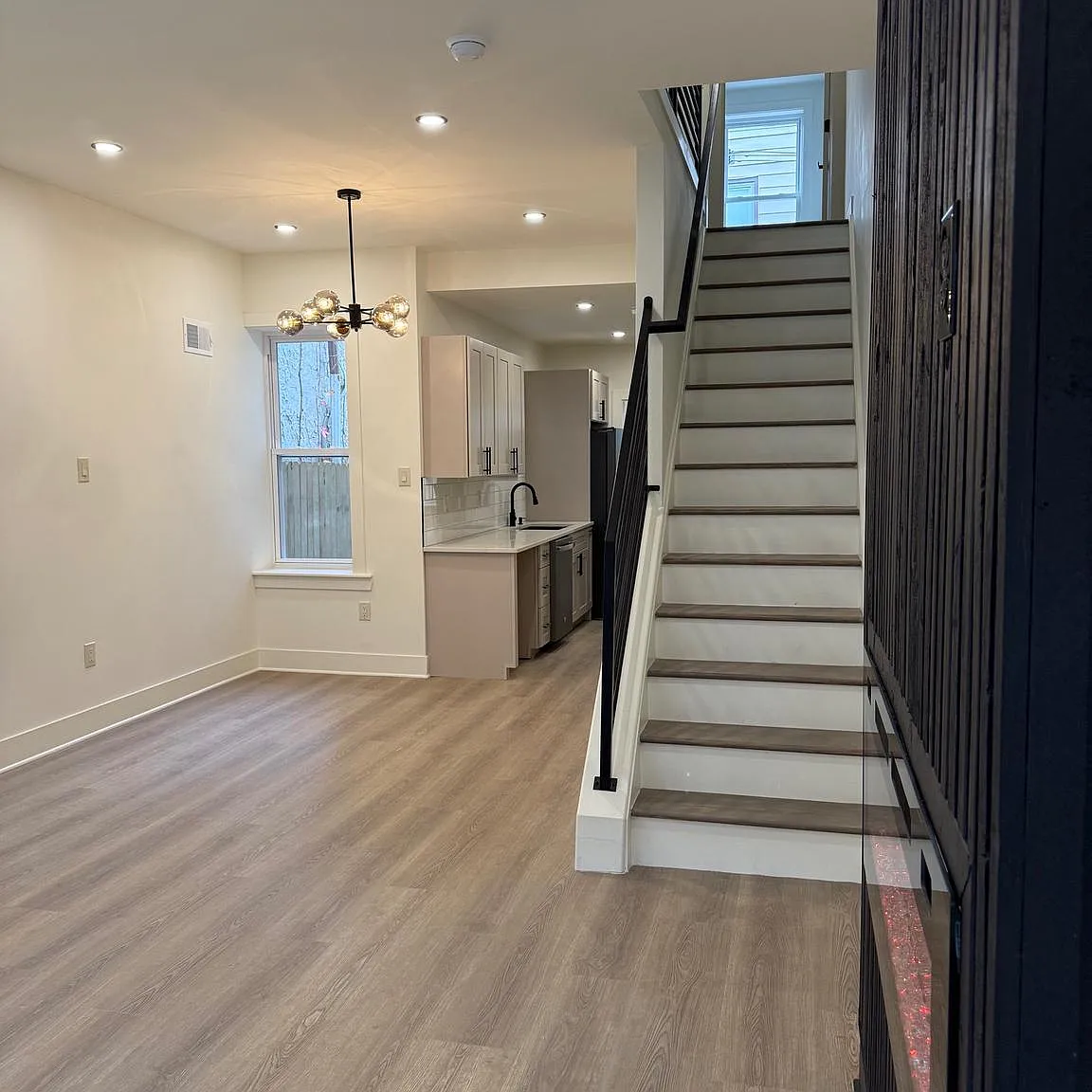 3 bed, 3.0 bath, 932 sqft, $2,250 — Photo 2
