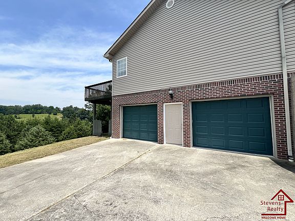 3rd image of 825 Tommie Ln