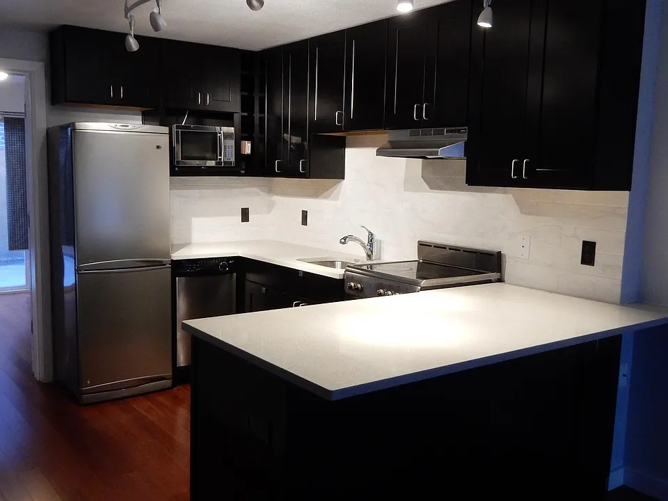 752 Bellevue Ave E #102