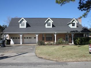 1604 Elgin Ave, Nederland, TX 77627