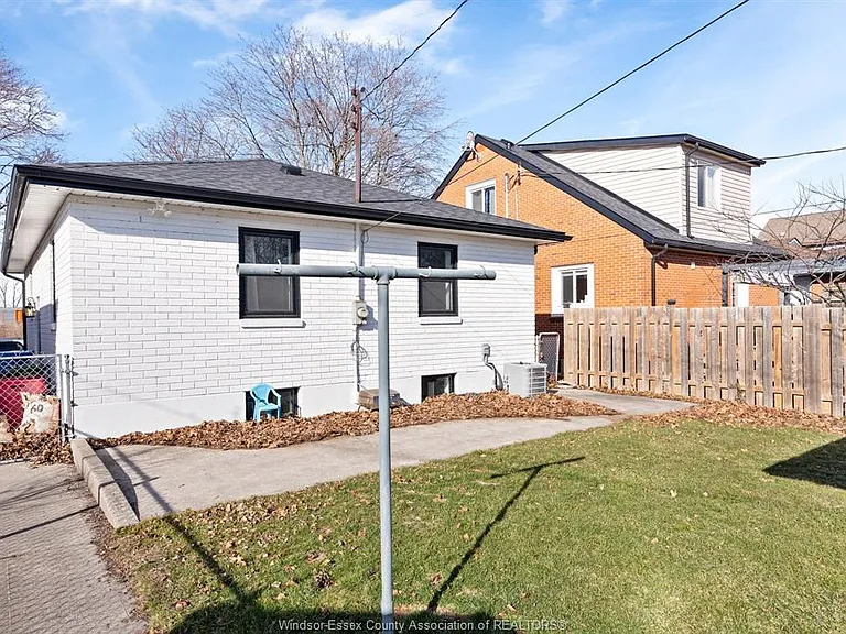 960 Janette Ave — Photo 23