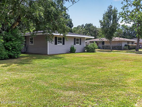 5th image of 1910 Meadowbrook St