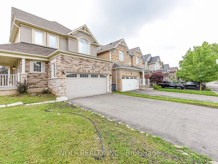449 Tyrone Cres — Photo 3
