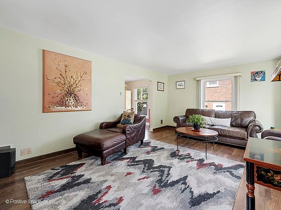 5th image of 1620 Balmoral Ave