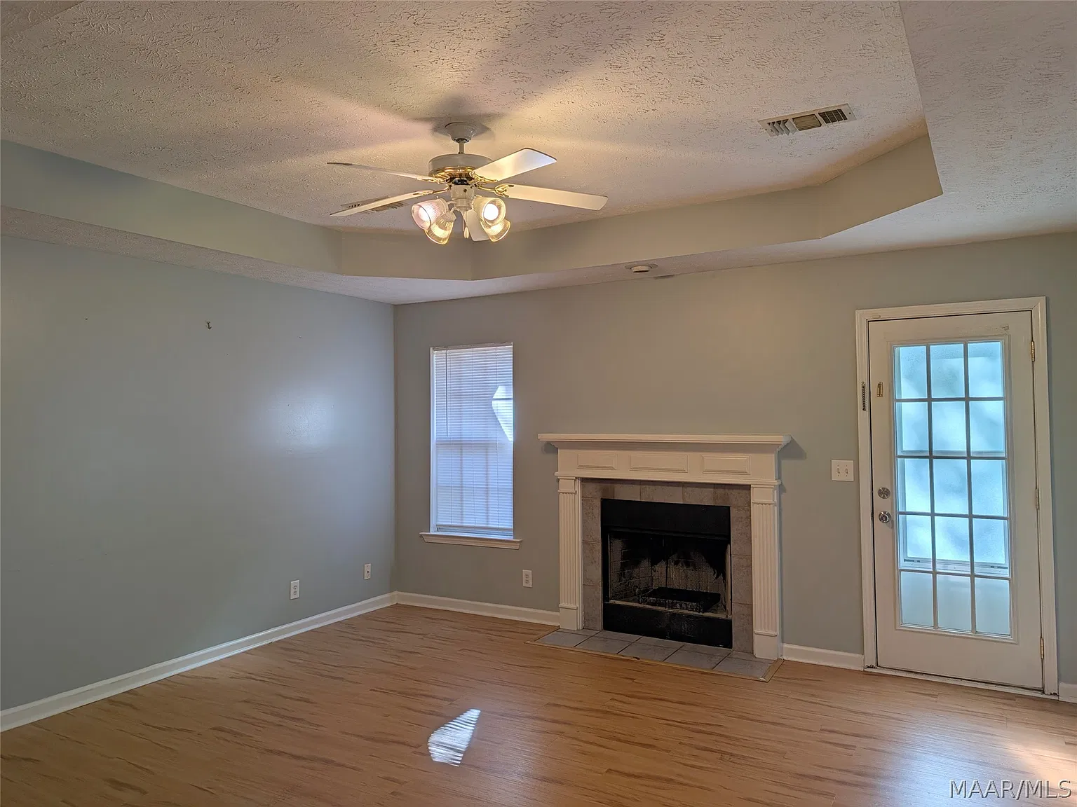 3 bed, 2.0 bath, 1447 sqft, $1,700 — Photo 4