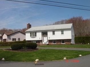 270 W McCabe St, Dartmouth, MA 02747