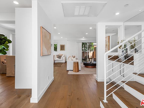3rd image of 1537 16th St Unit 101